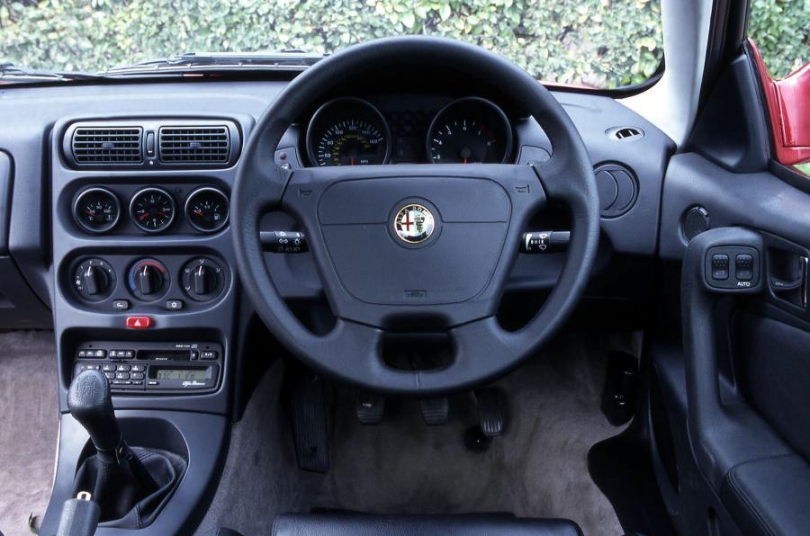 Торпедо Alfa Romeo GTV (916C) 1996 года  (UK) (фото 3 из 7)